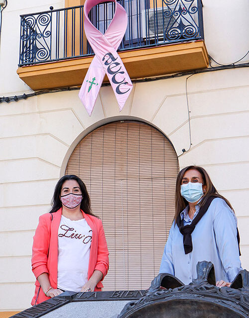 Almodóvar del Campo pinta de rosa toda concienciación para hacer frente al cáncer de mama