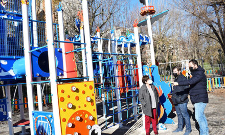 El nuevo parque infantil del Paseo a la espera de buenas temperaturas para instalar la pavimentación