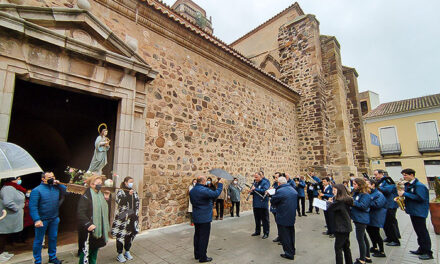 Santa Cecilia protagonizó este domingo la primera procesión en Almodóvar del Campo después de 21 meses