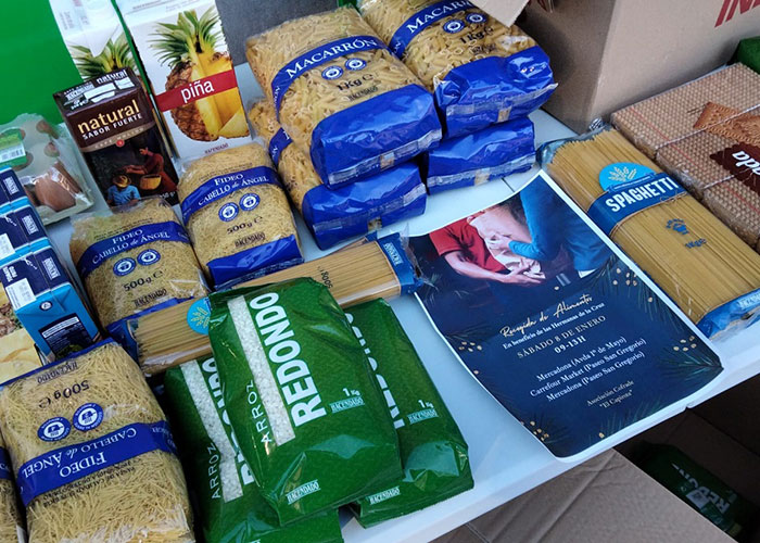 La Asociación cofrade «El Capirote» entrega 1.500 kilos de alimentos a las Hermanas de la Cruz