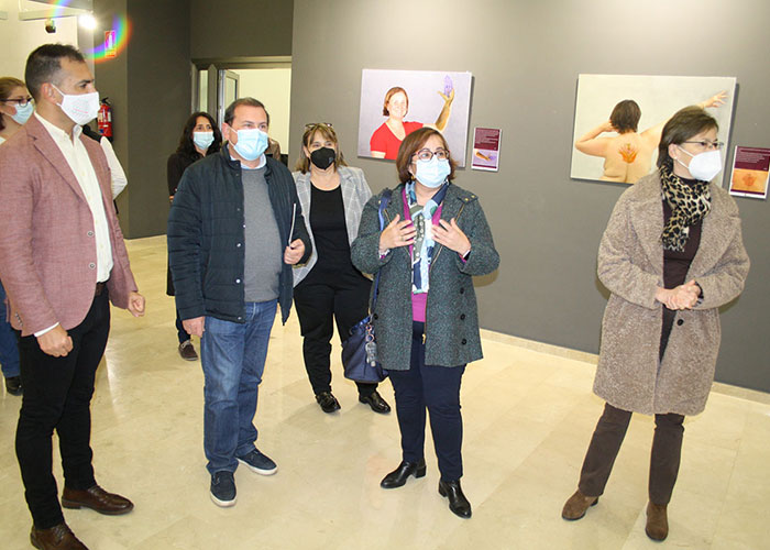 Arte en la piel de las mujeres con fibromialgia en una exposición fotográfica en el Museo García Roder