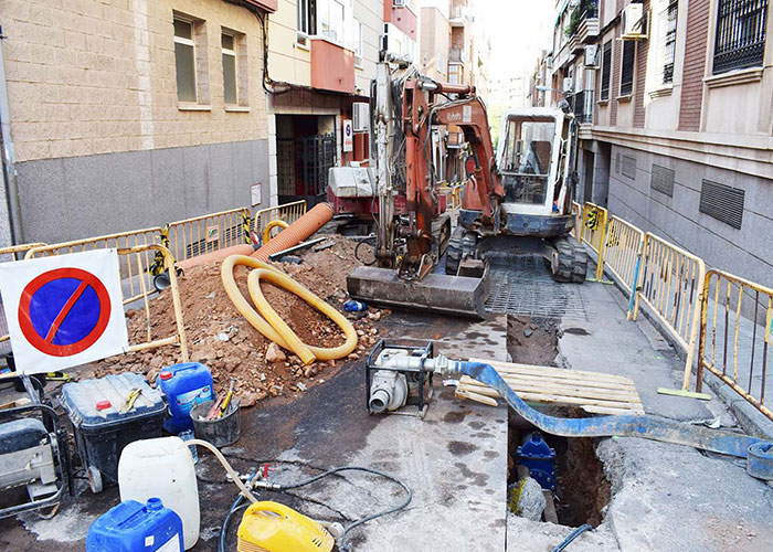 El Ayuntamiento de Puertollano renovará redes de agua, acerados, entornos escolares y centros sociales con el Plan de Obras